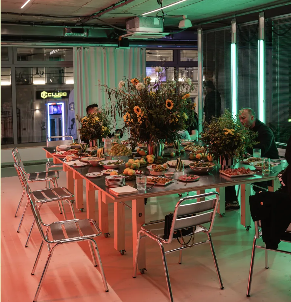 večerný event Studio v meste večerný event Studio v meste
